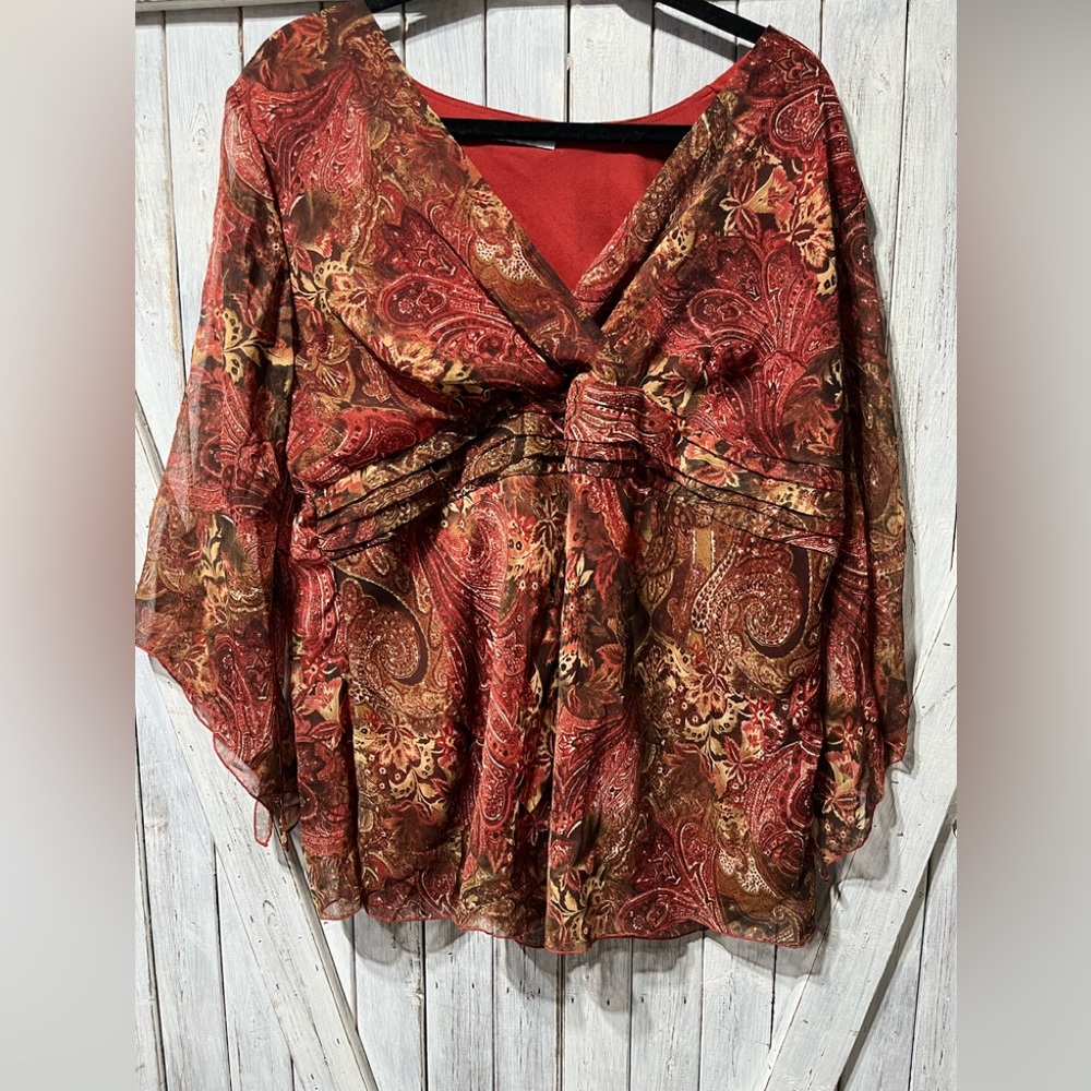 Beautiful Vibrant Colors Size XL. Lightweight material lined nicely 🌹